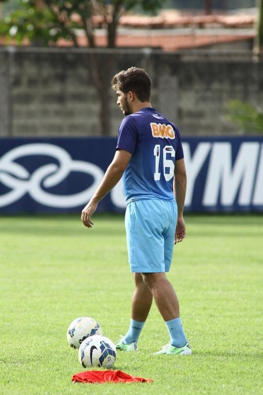 Marcelo Oliveira comandou treino tcnico e promoveu finalizaes na Toca da Raposa II