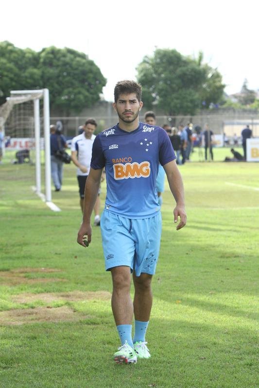 Marcelo Oliveira comandou treino tcnico e promoveu finalizaes na Toca da Raposa II