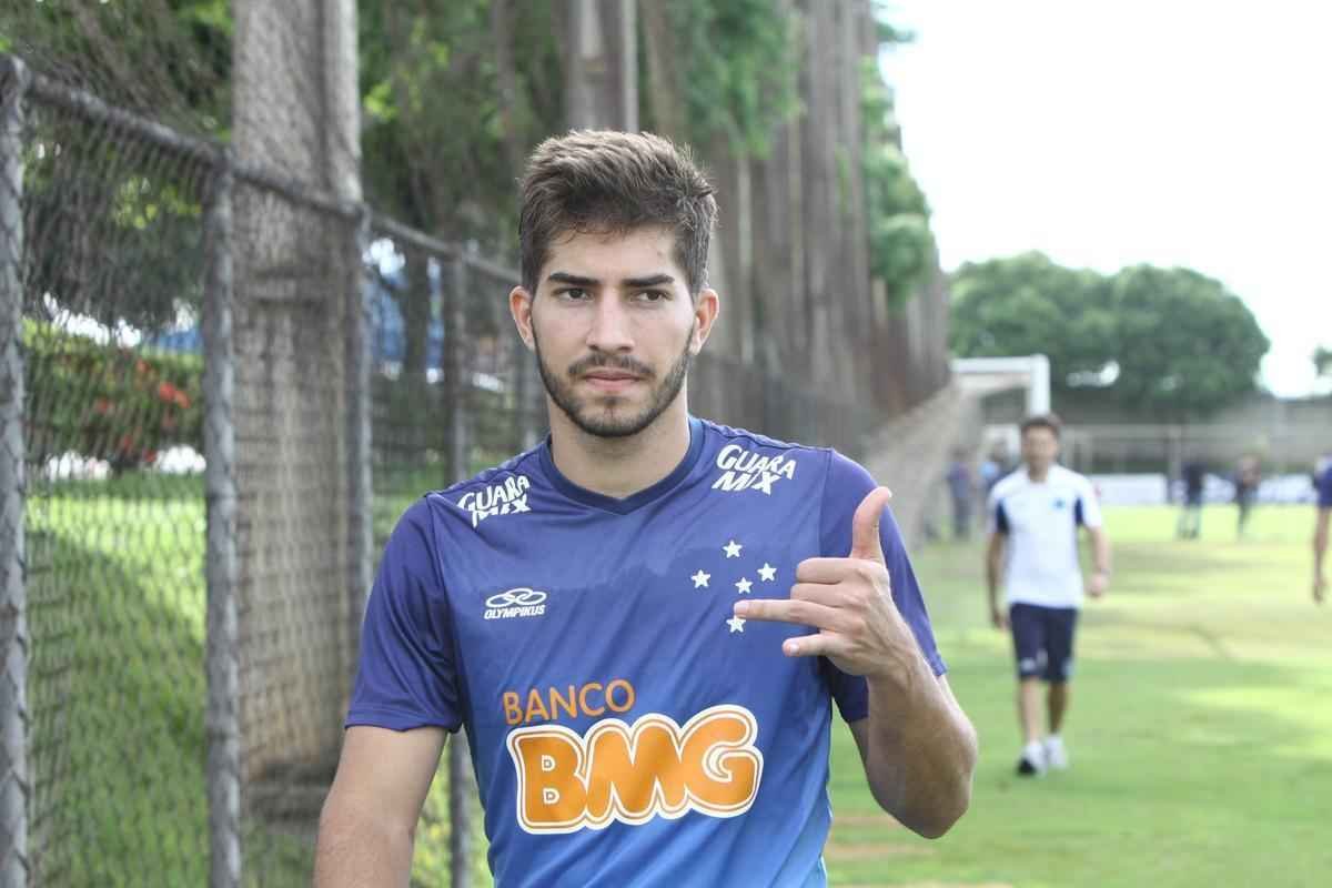 Marcelo Oliveira comandou treino tcnico e promoveu finalizaes na Toca da Raposa II
