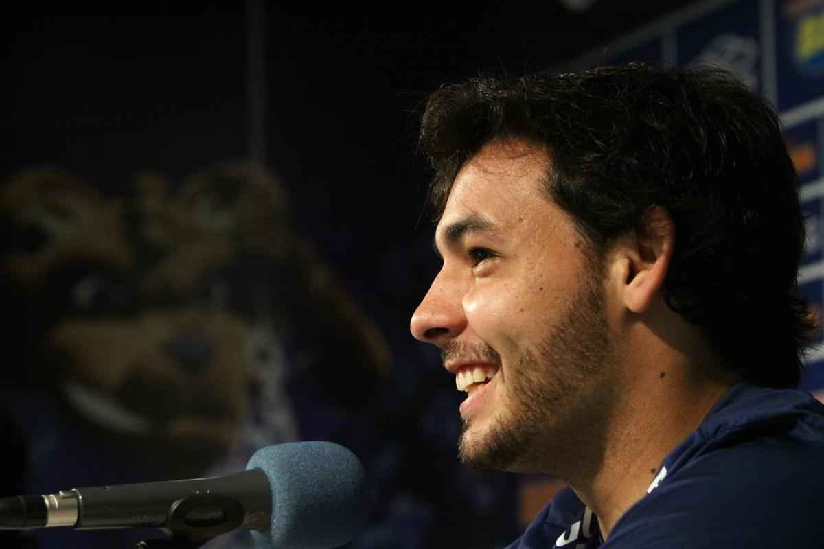 Marcelo Oliveira comandou treino tcnico e promoveu finalizaes na Toca da Raposa II