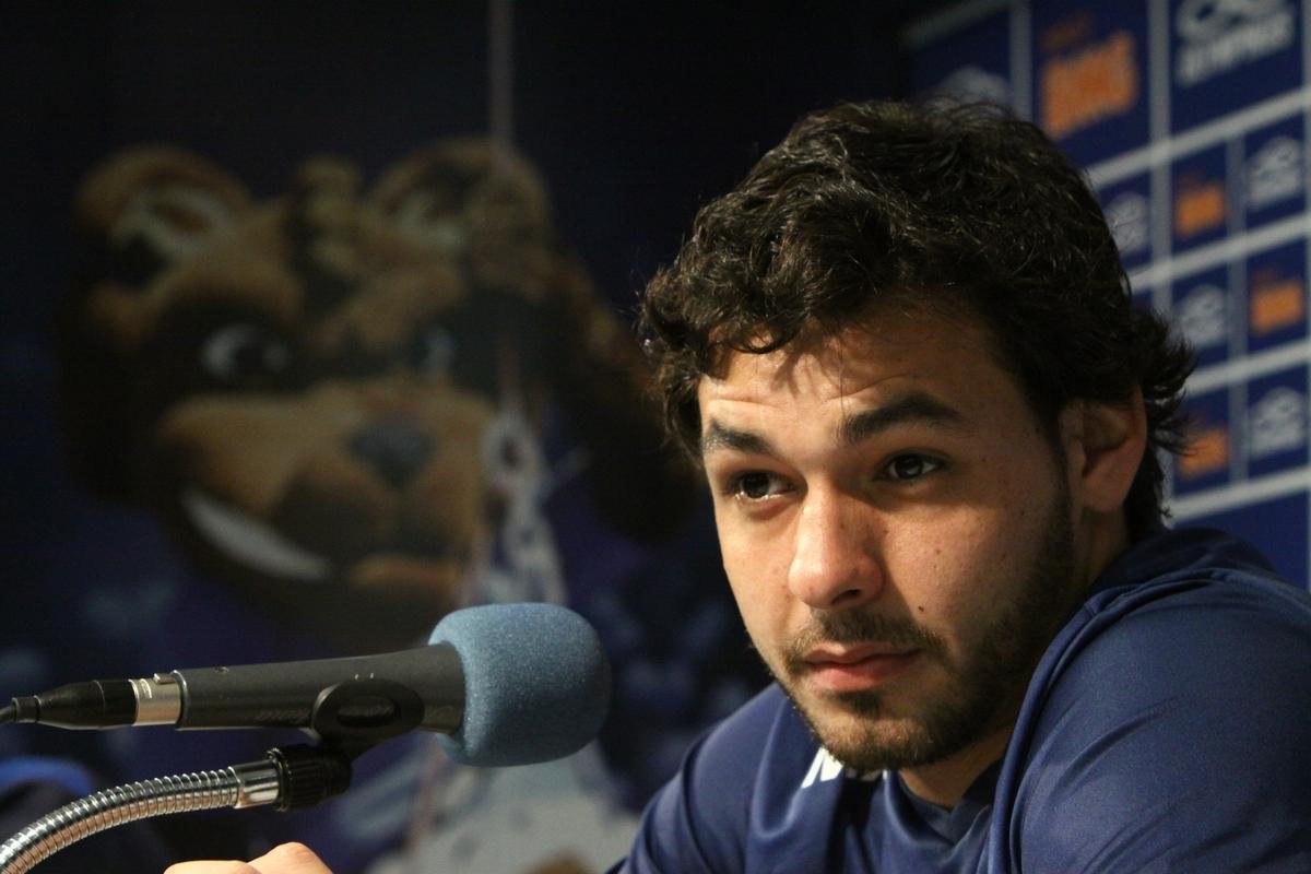 Marcelo Oliveira comandou treino tcnico e promoveu finalizaes na Toca da Raposa II