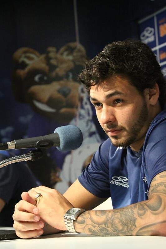 Marcelo Oliveira comandou treino tcnico e promoveu finalizaes na Toca da Raposa II