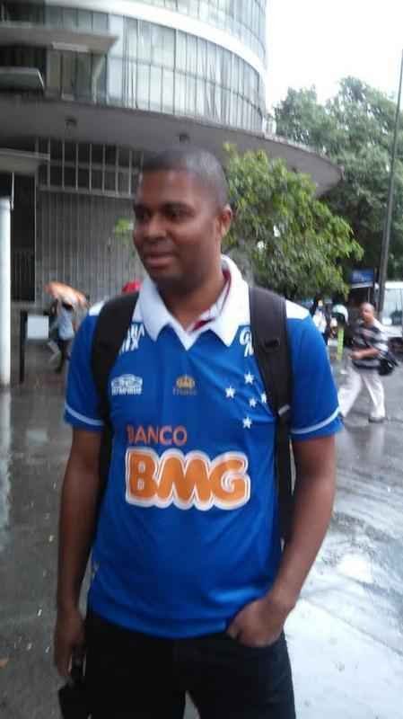Torcedores de Cruzeiro e Atltico nas ruas de Belo Horizonte antes da deciso da Copa do Brasil - Gleison Valeriano de Souza