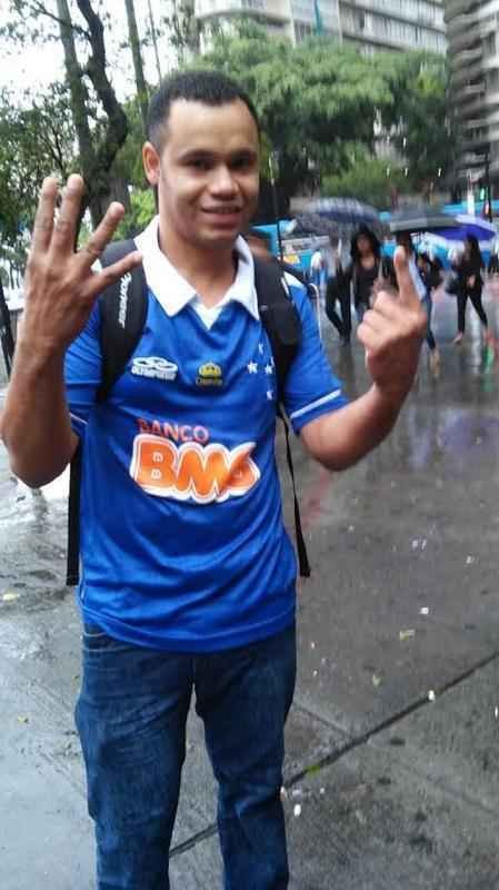 Torcedores de Cruzeiro e Atltico nas ruas de Belo Horizonte antes da deciso da Copa do Brasil -  Roberto Cesar