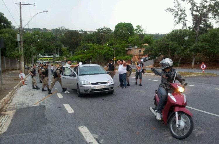 Trnsito para o estdio no fim da tarde desta quarta-feira