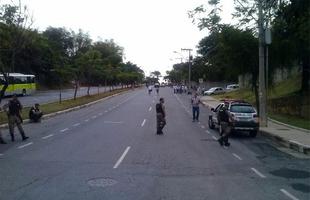 PM revista carros nas proximidades do Mineirão