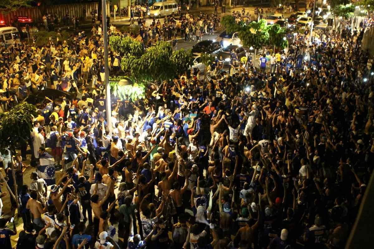 Imagens da chegada do Cruzeiro ao Mineiro