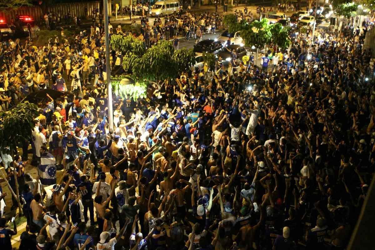Imagens da chegada do Cruzeiro ao Mineiro