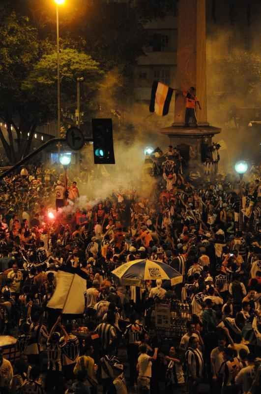 Festa dos atleticanos na Praa Sete, Centro de Belo Horizonte, aps a conquista da Copa do Brasil