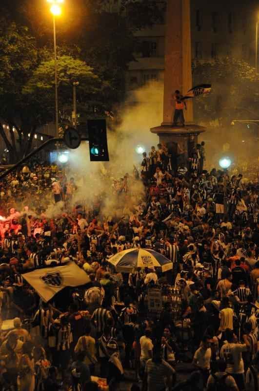 Festa dos atleticanos na Praa Sete, Centro de Belo Horizonte, aps a conquista da Copa do Brasil