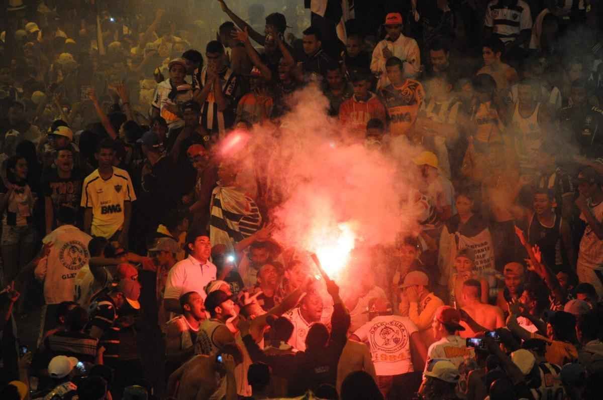Festa dos atleticanos na Praa Sete, Centro de Belo Horizonte, aps a conquista da Copa do Brasil