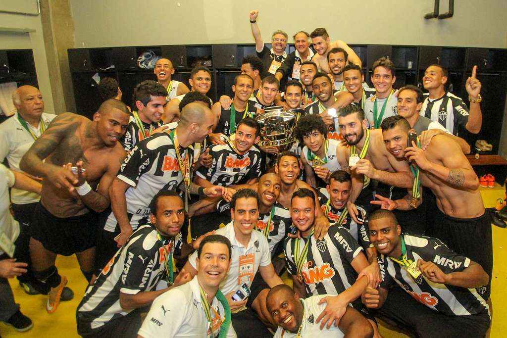 Jogadores comemoram título no vestiário - Atlético Campeão ...