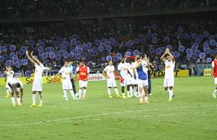 Torcedores do Cruzeiro aplaudiram e gritaram tetra, mesmo depois da derrota para o Atlético na final da Copa do Brasil