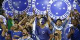 Torcedores do Cruzeiro aplaudiram e gritaram tetra, mesmo depois da derrota para o Atltico na final da Copa do Brasil