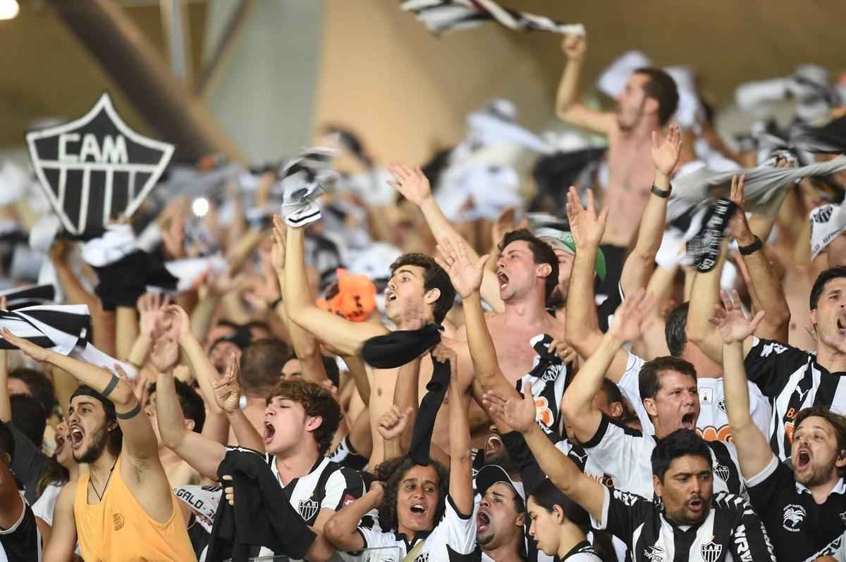 Em menor nmero, a torcida alvinegra vibrou e fez muito barulho no Mineiro, cantando durante toda a partida e festejando muito mais um ttulo no perodo recente