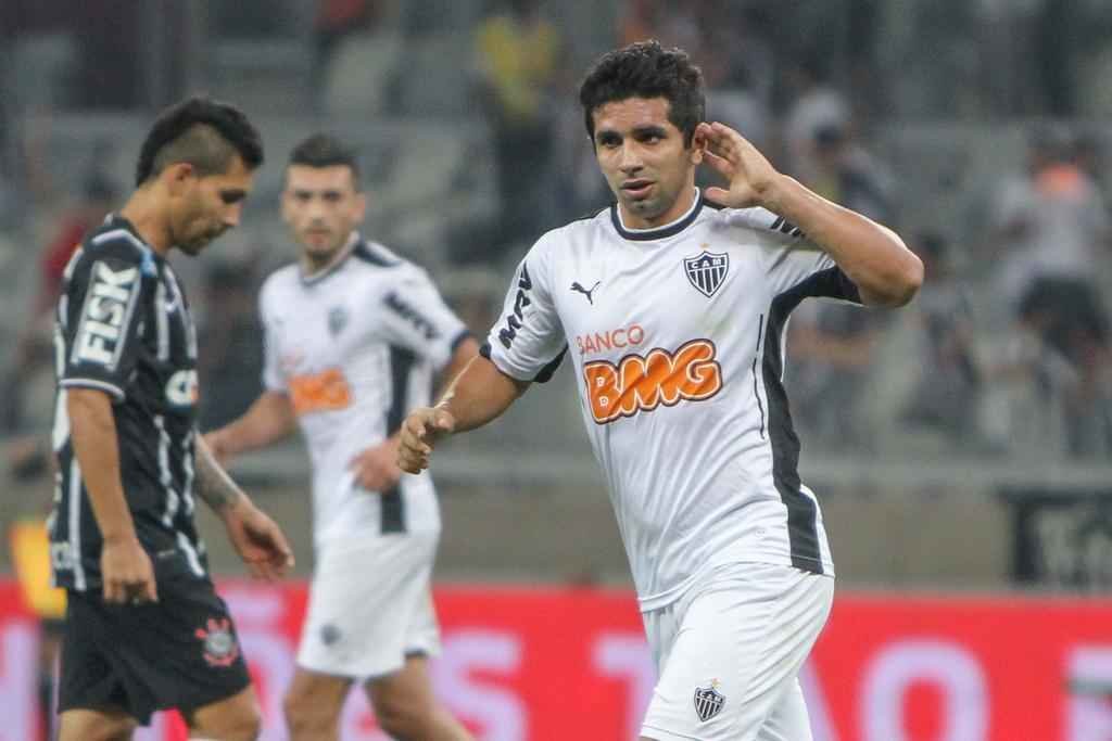 Depois de perder fora de casa por 2 a 0 e sair perdendo no Mineiro, o Atltico empatou com Luan e virou em um chute despretensioso do meia-atacante Guilherme, que desviou no defensor corintiano e enganou o goleiro Cssio