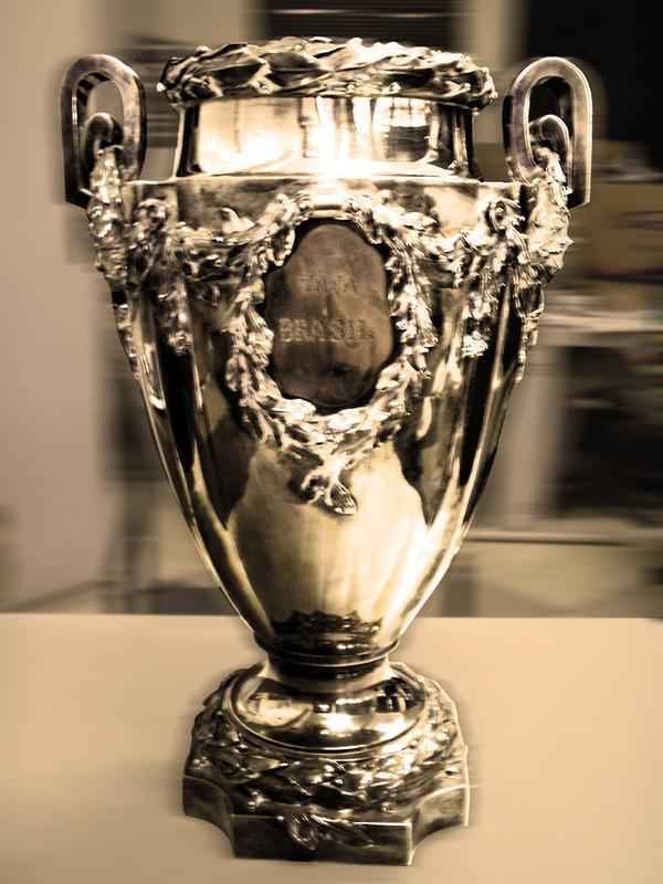 Modelo da Taça Brasil de 1966. O Cruzeiro foi o campeão deste ano e levou seu primeiro troféu brasileiro.