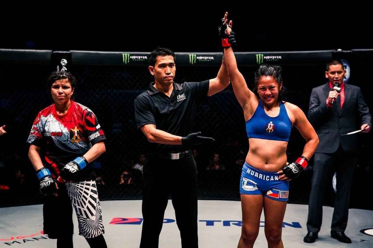 Imagens do ONE FC 23, nas Filipinas - Ana Julaton venceu Walaa Abas Mohamed Kamaly por deciso unnime