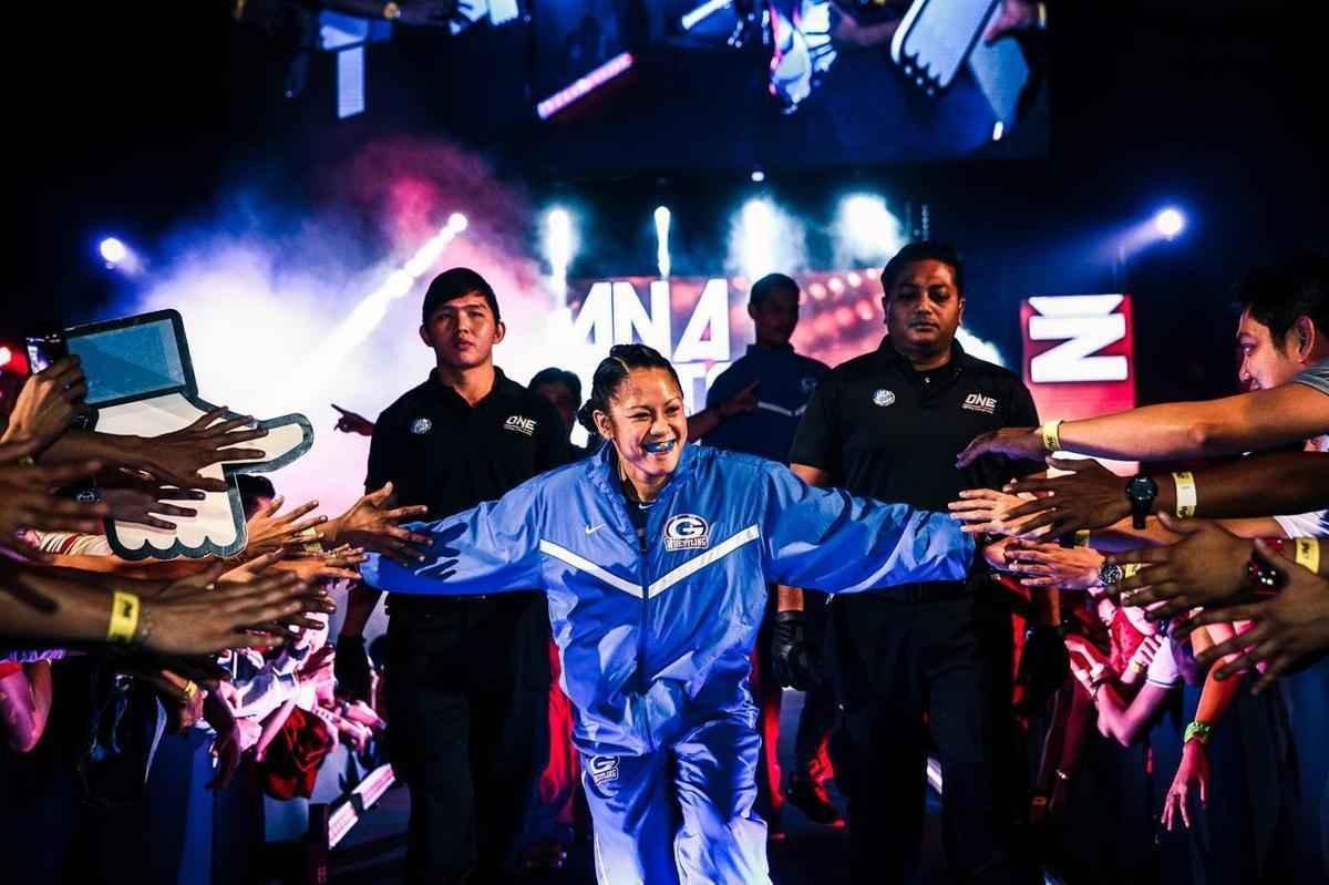 Imagens do ONE FC 23, nas Filipinas - Ana Julaton venceu Walaa Abas Mohamed Kamaly por deciso unnime