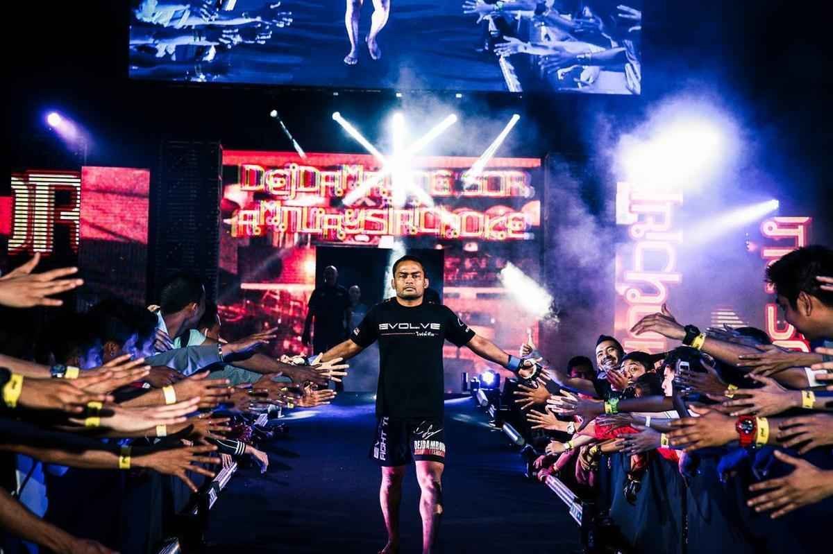 Imagens do ONE FC 23, nas Filipinas - Dejdamrong Sor Amnuaysirichoke venceu Rene Catalan por nocaute com 2m30s do primeiro round