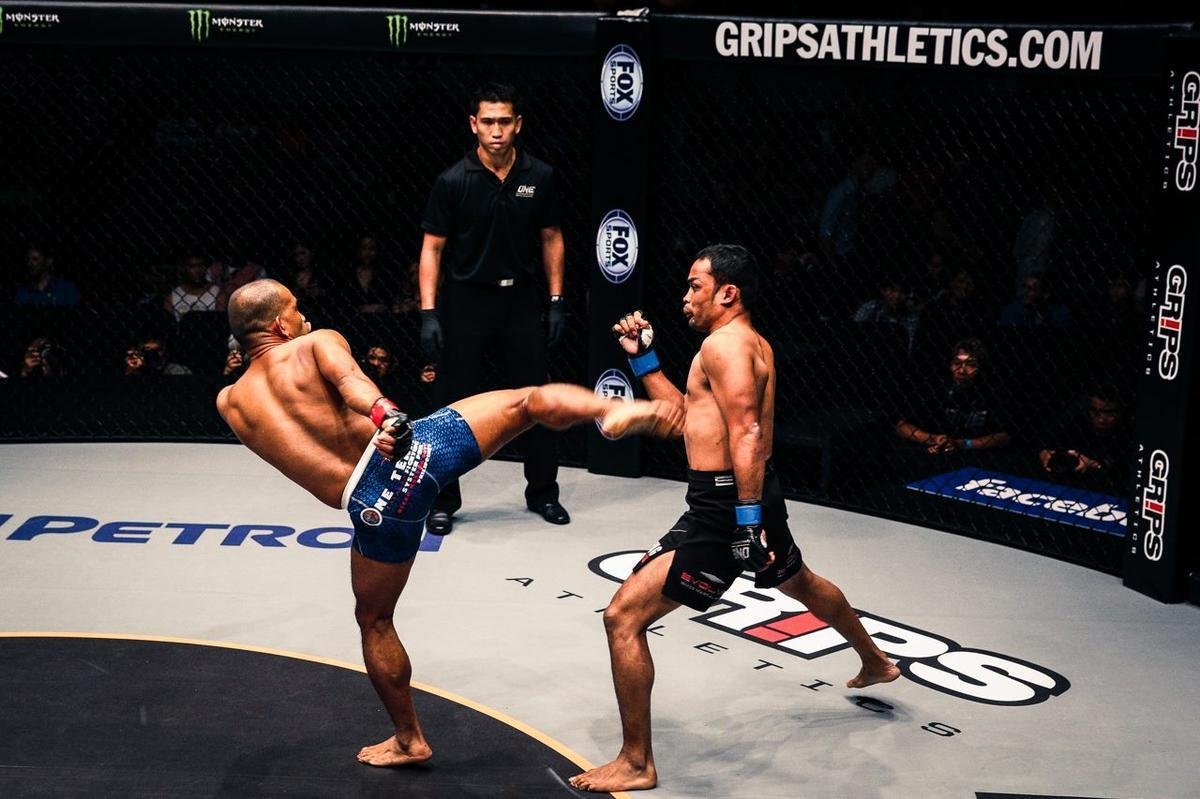 Imagens do ONE FC 23, nas Filipinas - Dejdamrong Sor Amnuaysirichoke venceu Rene Catalan por nocaute com 2m30s do primeiro round