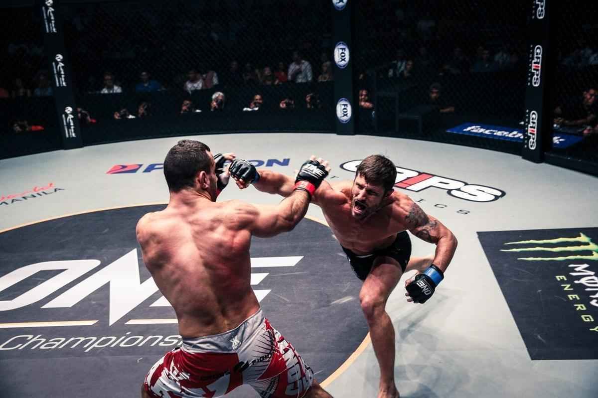 Imagens do ONE FC 23, nas Filipinas - Jake Butler venceu Sylvain Potard por deciso unnime 