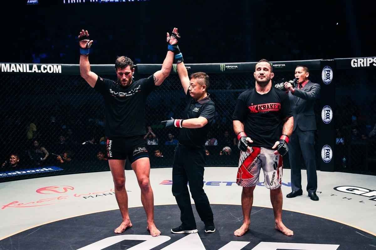 Imagens do ONE FC 23, nas Filipinas - Jake Butler venceu Sylvain Potard por deciso unnime 