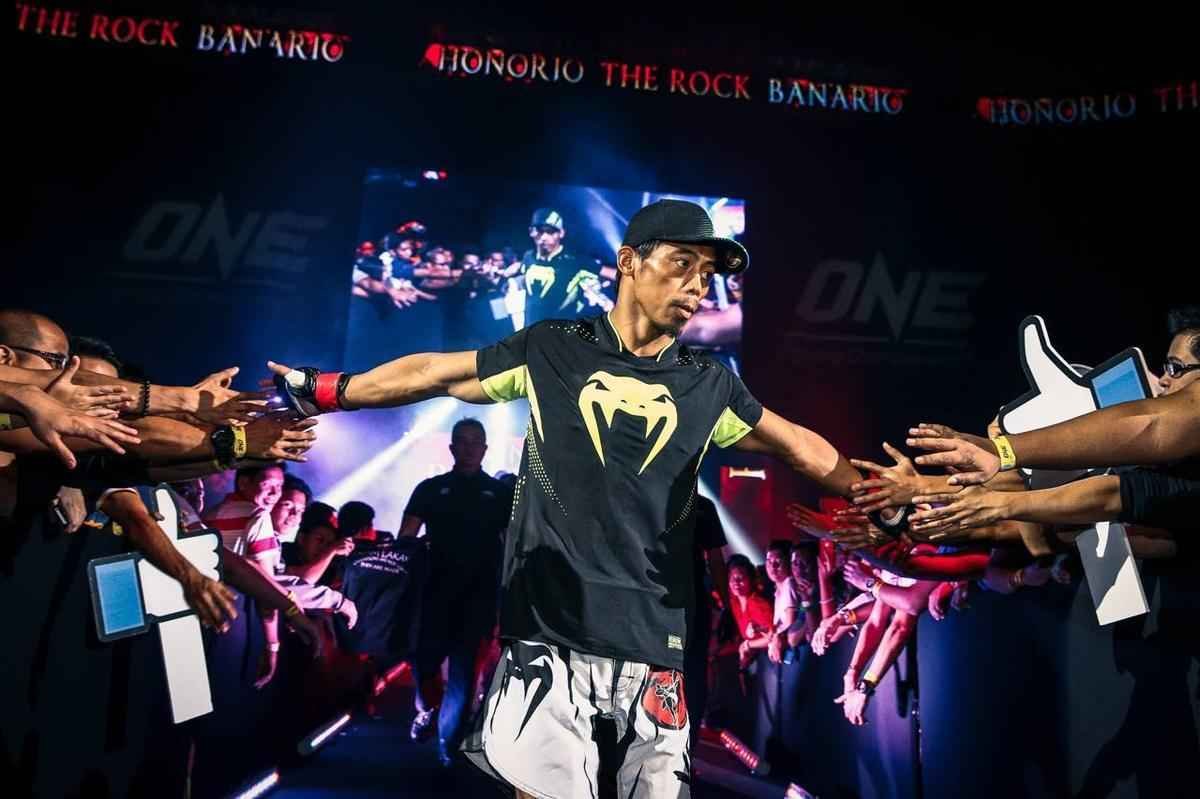 Imagens do ONE FC 23, nas Filipinas - Herbert Burns venceu Honorio Banario por finalizao com 3m59s do primeiro round