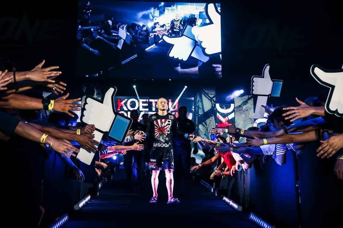 Imagens do ONE FC 23, nas Filipinas - Kevin Belingon venceu Koetsu Okazaki por deciso unnime