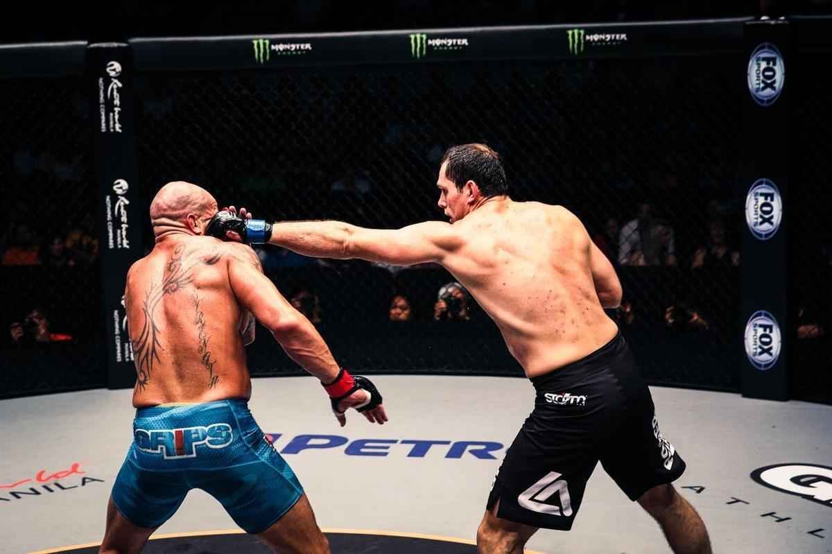 Imagens do ONE FC 23, nas Filipinas - Roger Gracie venceu James McSweeney por nocaute tcnico com 3m15s do terceiro round 