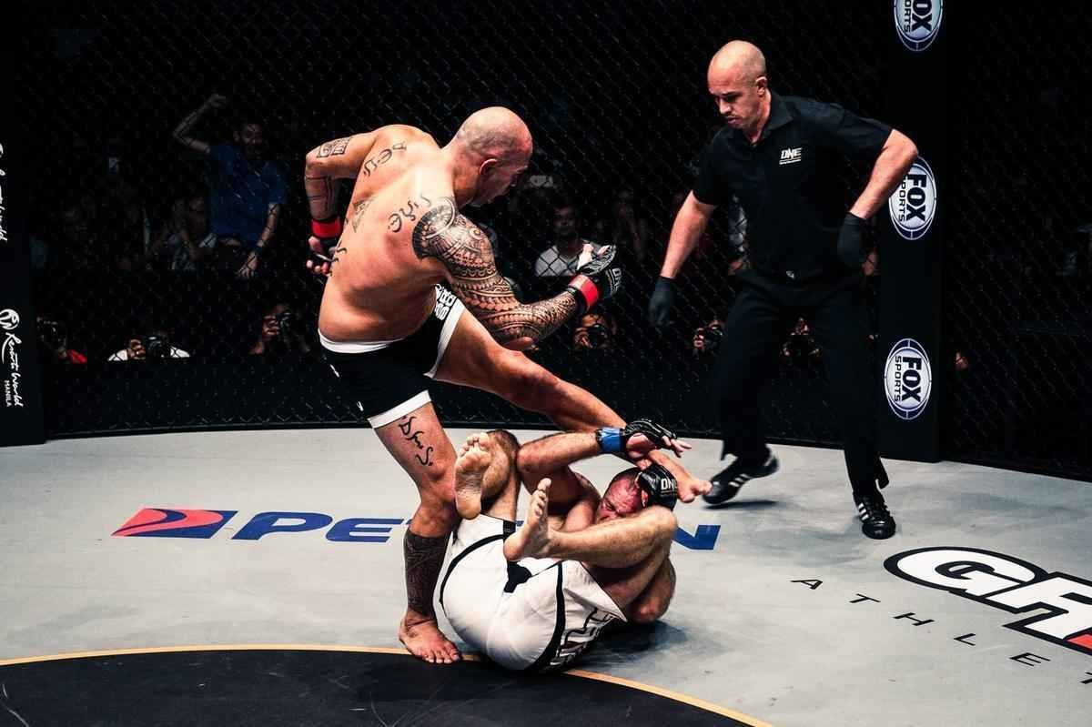 Imagens do ONE FC 23, nas Filipinas - Brandon Vera venceu Igor Subora por nocaute tcnico com 3m54s do primeiro round