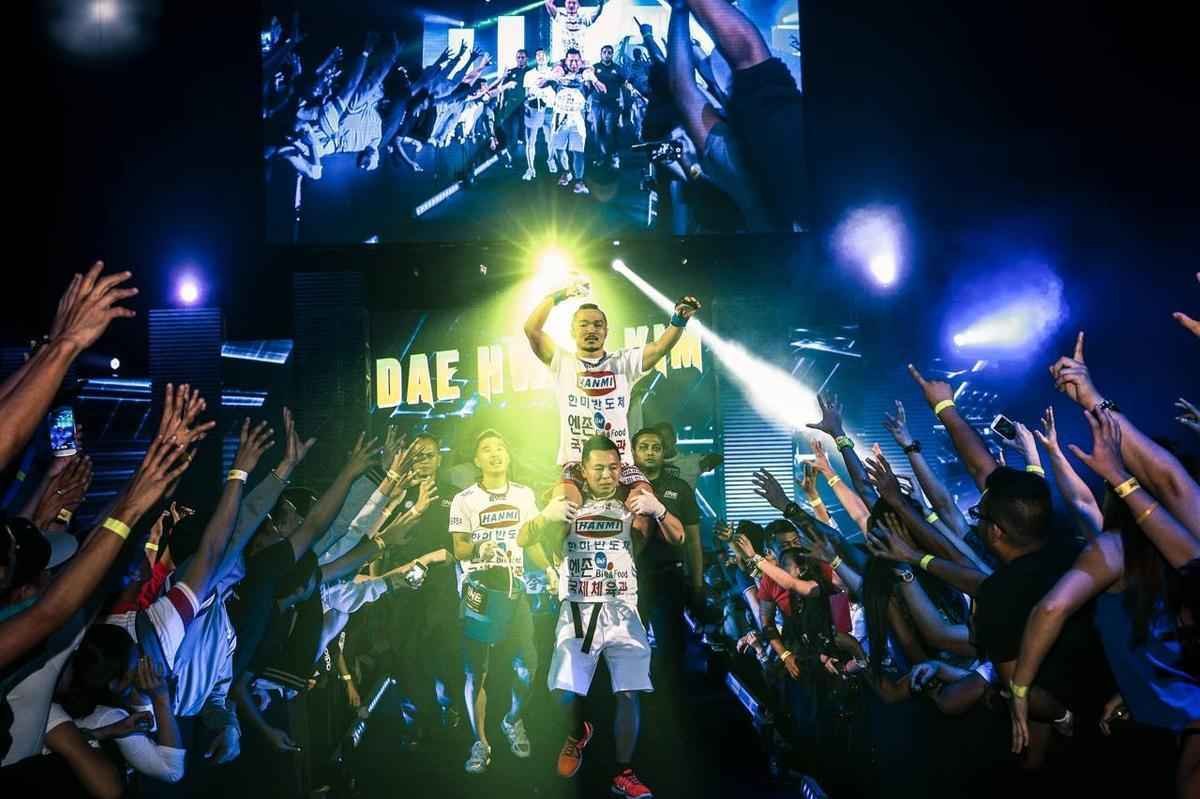 Imagens do ONE FC 23, nas Filipinas - Bibiano Fernandes venceu Dae Hwan Kim por finalizao com 1m16s do segundo round