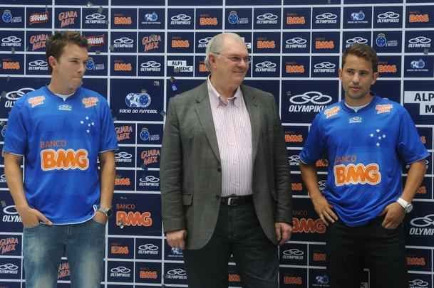 Duas das principais contratações do Cruzeiro em 2013, Dagoberto e Everton Ribeiro foram apresentados na Toca da Raposa I pelo presidente Gilvan de Pinho Tavares. O atacante defendia o Internacional, enquanto o meia veio do Coritiba