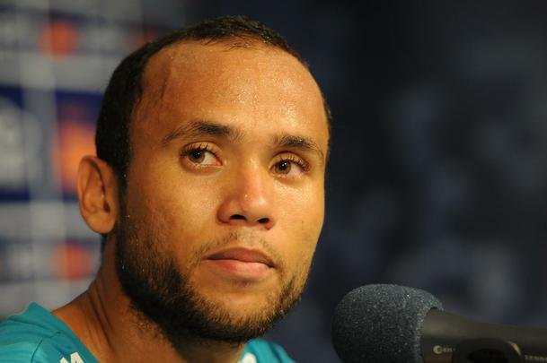 O meia-atacante Ananias chegou  Toca da Raposa em 2013, mas permaneceu pouco tempo no clube