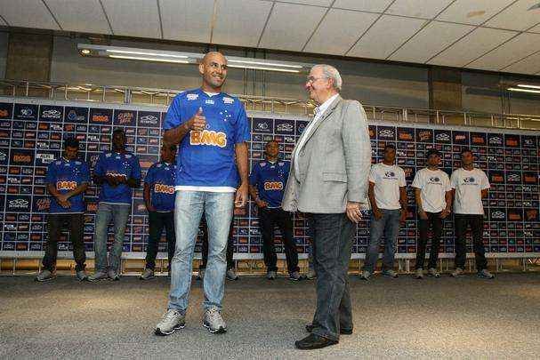 Bruno Rodrigo veio do Santos. O zagueiro foi uma das contrataes apresentadas no incio de 2013 em evento no Mineiro