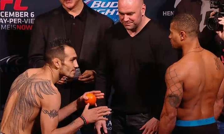 Imagens da pesagem do UFC 181, em Las Vegas - Tony Ferguson x Abel Trujillo
