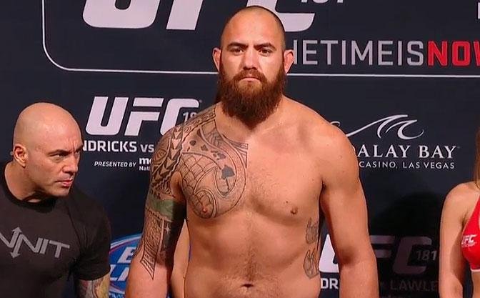 Imagens da pesagem do UFC 181, em Las Vegas - Travis Browne