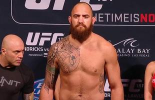 Imagens da pesagem do UFC 181, em Las Vegas - Travis Browne