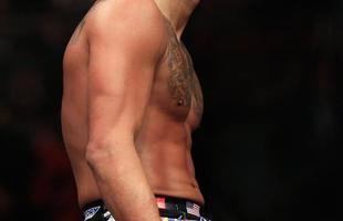 Anthony Pettis venceu Gilbert Melendez por finalizao (guilhotina) no segundo round e manteve o cinturo dos leves, em grande duelo no UFC 181, em Las Vegas 