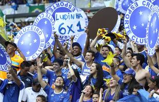 Mais de 46 mil torcedores festejaram a vitória do Cruzeiro sobre o Fluminense, no Mineirão, por 2 a 1. Clube celeste ergueu o troféu de campeão brasileiro de 2014.