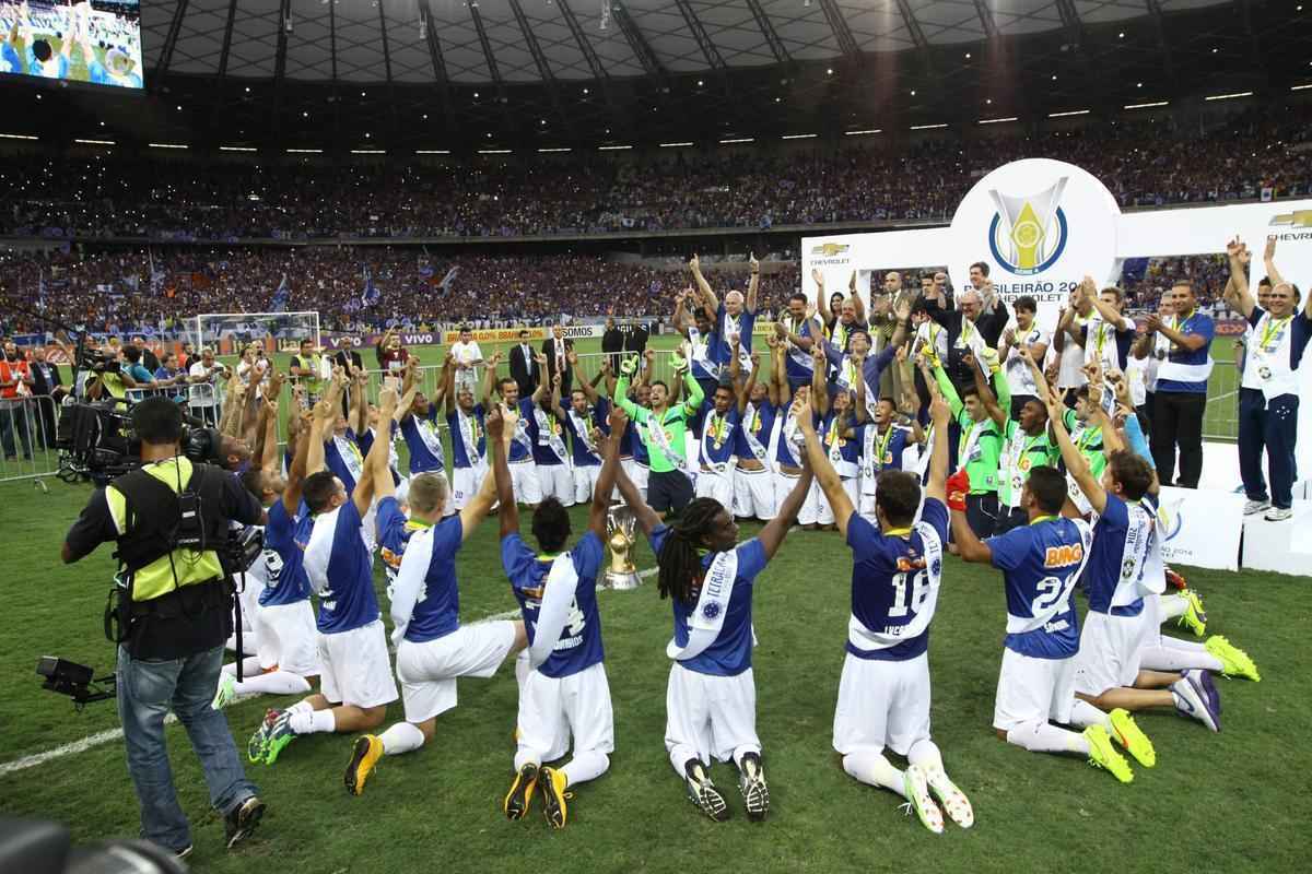 No jogo da taa, Cruzeiro vence Fluminense no Mineiro e comemora tetracampeonato brasileiro 