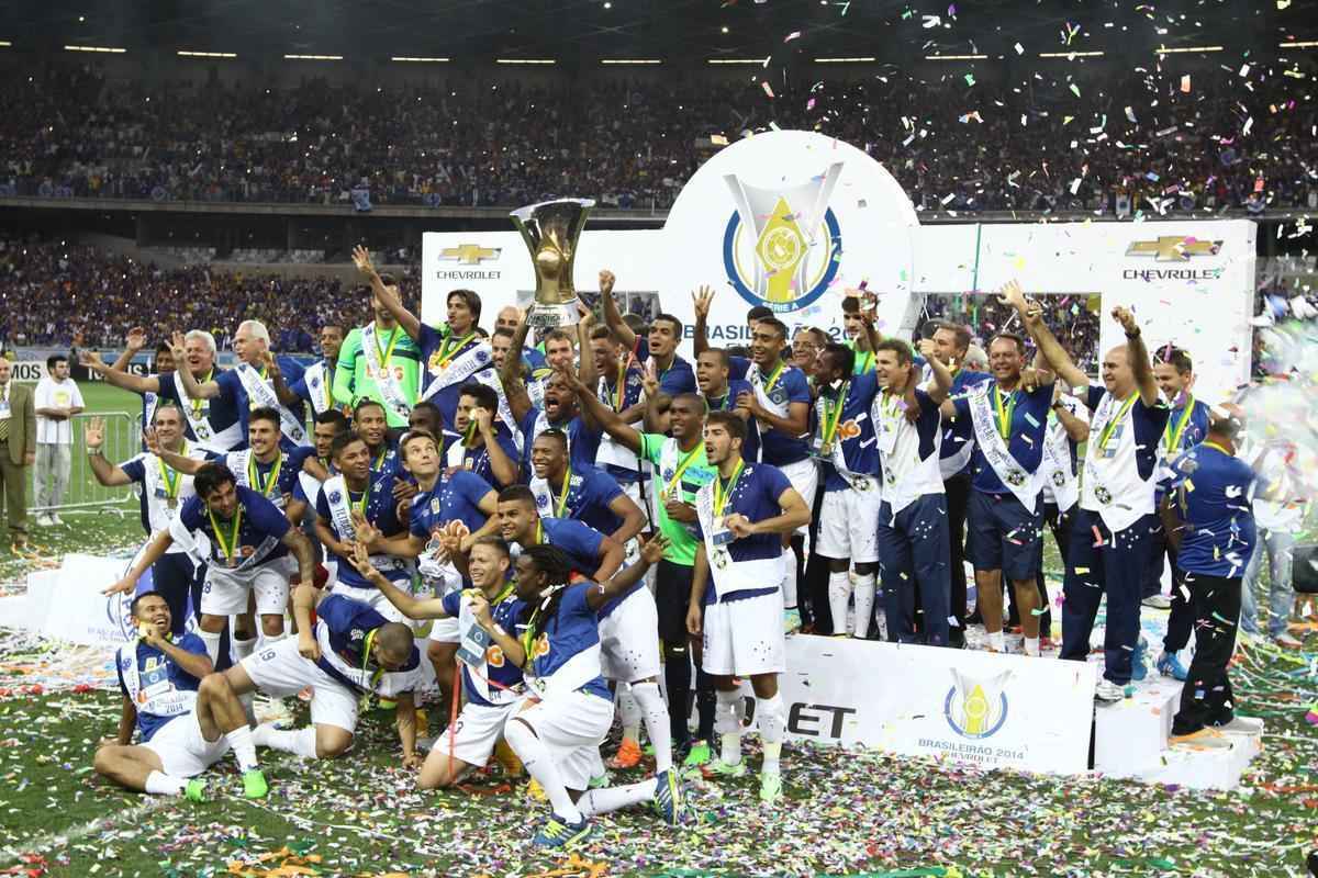 No jogo da taa, Cruzeiro vence Fluminense no Mineiro e comemora tetracampeonato brasileiro 