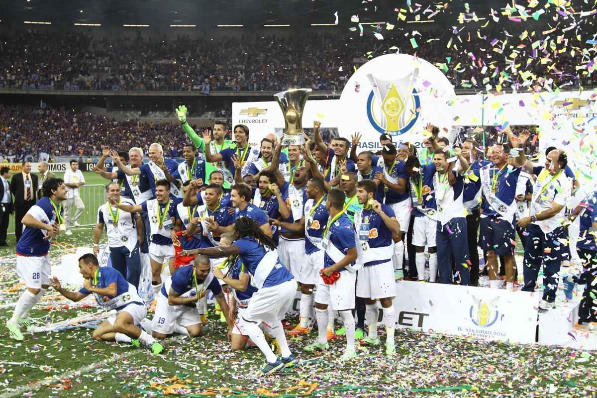 No jogo da taa, Cruzeiro vence Fluminense no Mineiro e comemora tetracampeonato brasileiro 