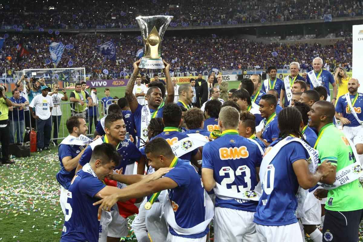 No jogo da taa, Cruzeiro vence Fluminense no Mineiro e comemora tetracampeonato brasileiro 