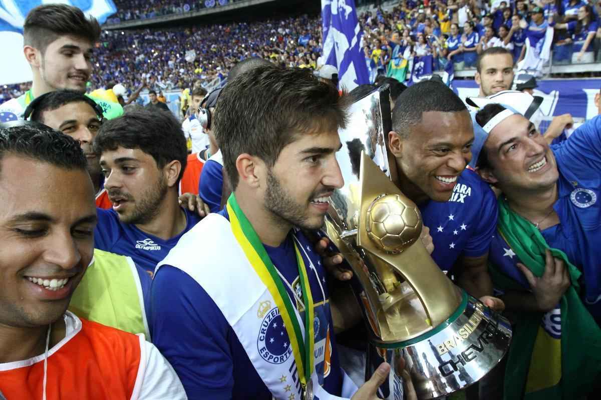 No jogo da taa, Cruzeiro vence Fluminense no Mineiro e comemora tetracampeonato brasileiro 