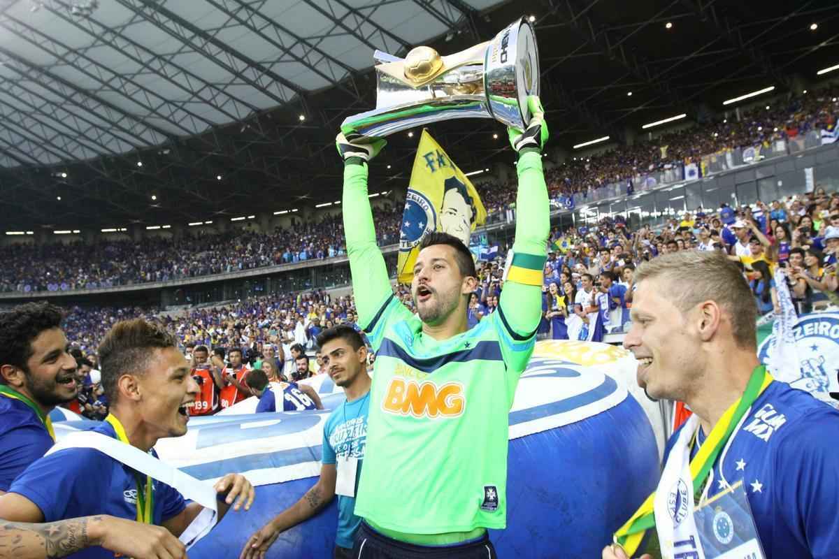 No jogo da taa, Cruzeiro vence Fluminense no Mineiro e comemora tetracampeonato brasileiro 