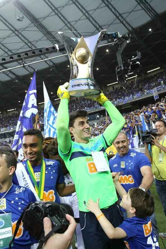 No jogo da taa, Cruzeiro vence Fluminense no Mineiro e comemora tetracampeonato brasileiro 