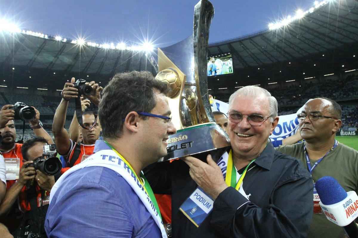 No jogo da taa, Cruzeiro vence Fluminense no Mineiro e comemora tetracampeonato brasileiro 