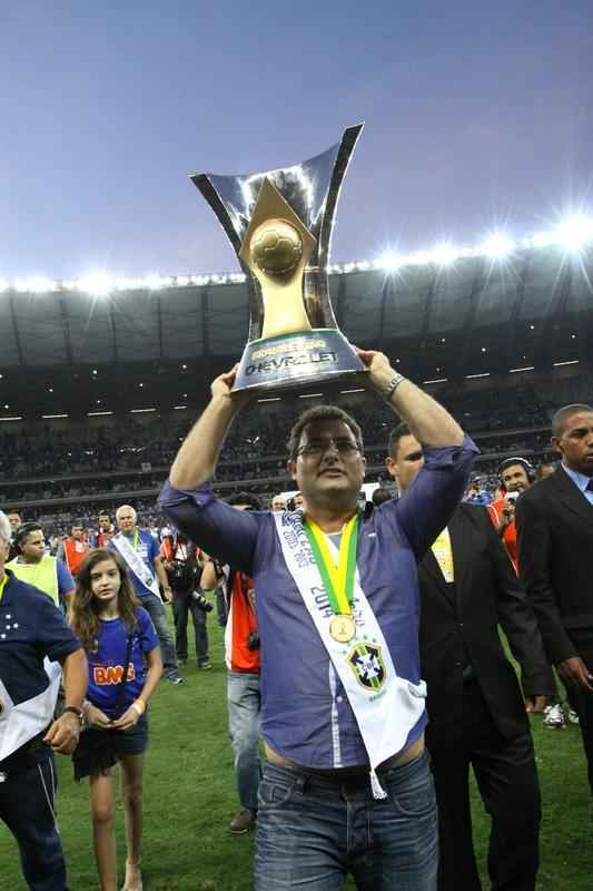 No jogo da taa, Cruzeiro vence Fluminense no Mineiro e comemora tetracampeonato brasileiro 