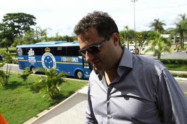 Emocionado na entrevista coletiva, Mattos anunciou sada do Cruzeiro; Palmeiras deve ser destino